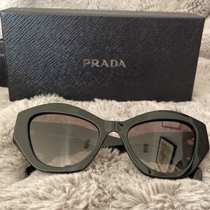New - Prada sunglasses in patterned acetate SPR 07Y